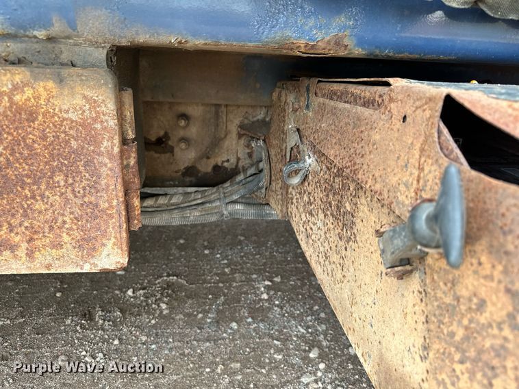 image for item MQ9518 2005 International 4400  refuse truck