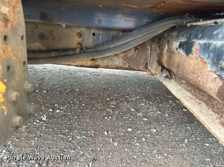 image for item MQ9518 2005 International 4400  refuse truck