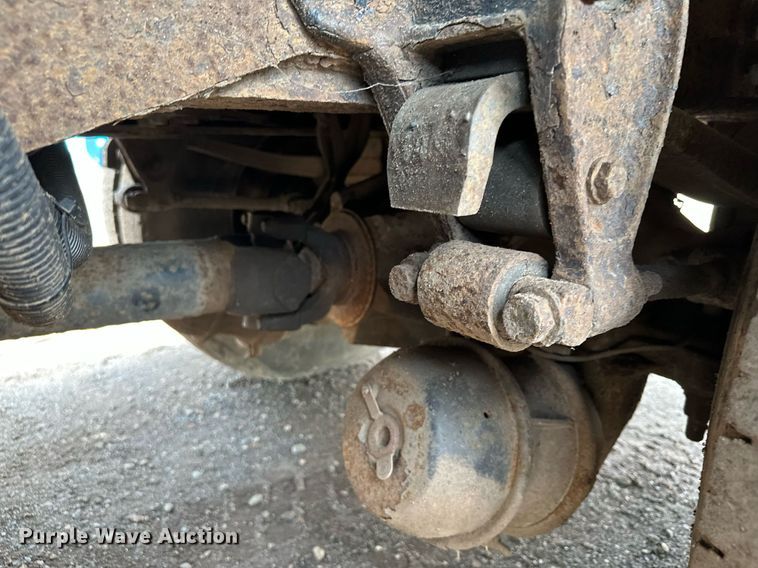 image for item MQ9518 2005 International 4400  refuse truck