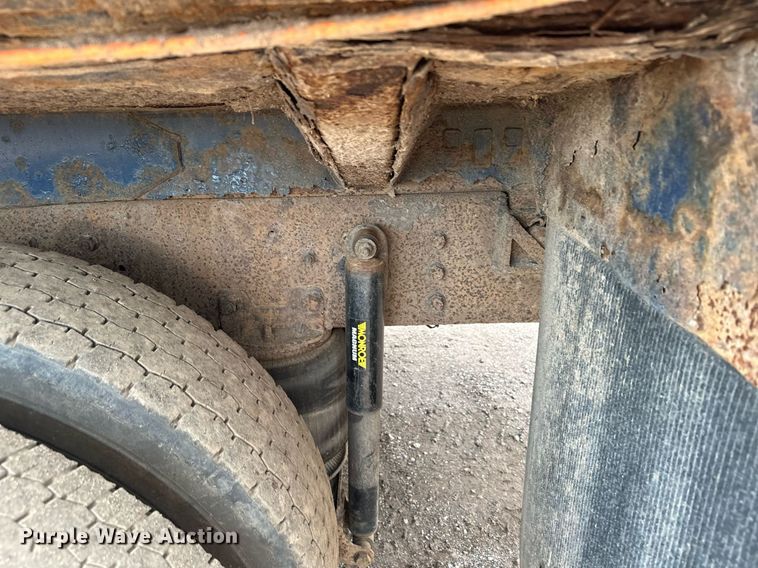 image for item MQ9518 2005 International 4400  refuse truck