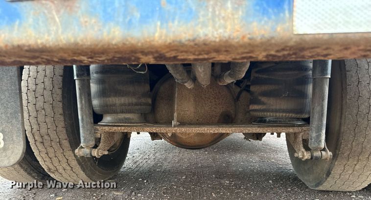 image for item MQ9518 2005 International 4400  refuse truck