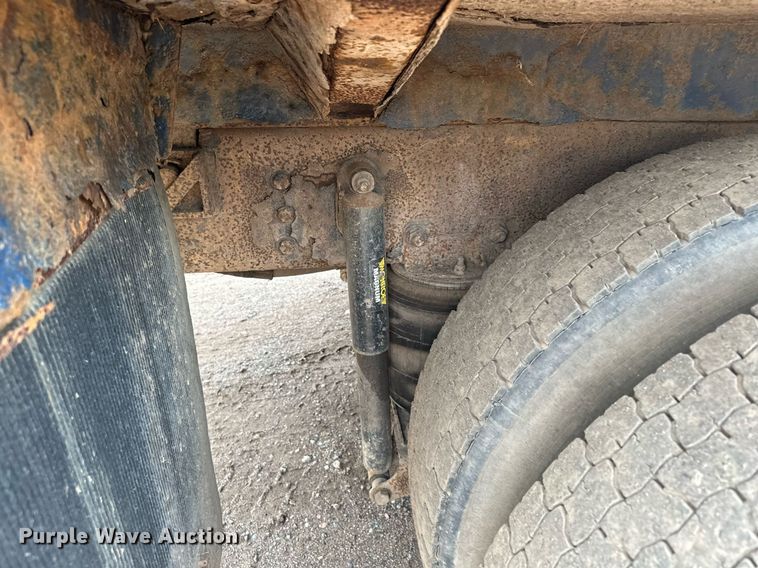 image for item MQ9518 2005 International 4400  refuse truck