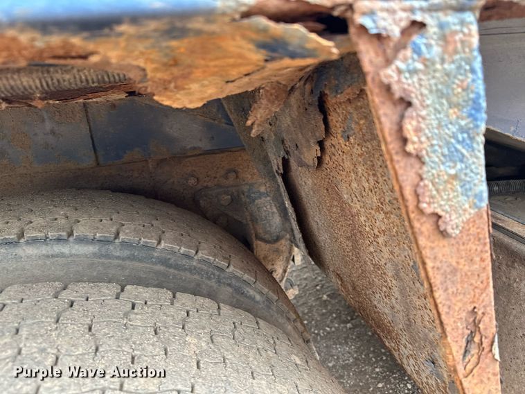 image for item MQ9518 2005 International 4400  refuse truck