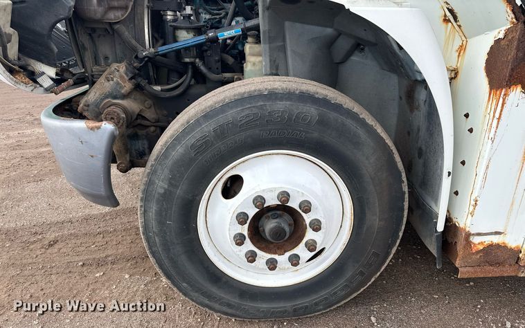 image for item MQ9518 2005 International 4400  refuse truck