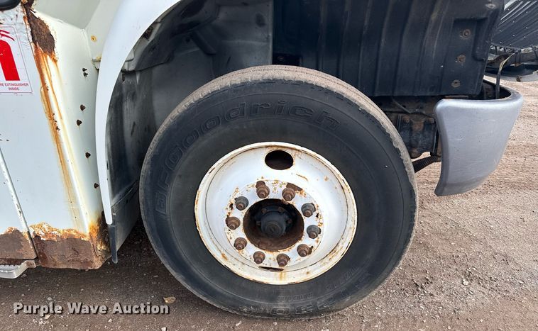 image for item MQ9518 2005 International 4400  refuse truck