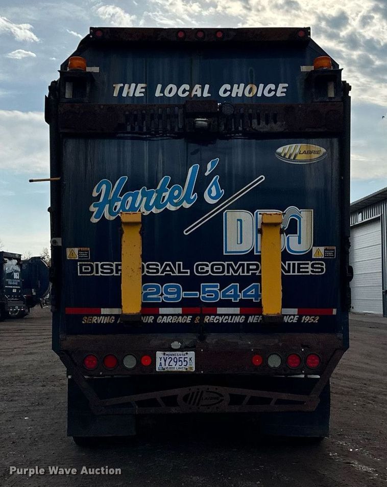 image for item MQ9519 2007 International 4400  refuse truck