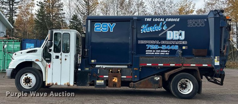 image for item MQ9519 2007 International 4400  refuse truck