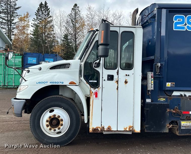 image for item MQ9519 2007 International 4400  refuse truck