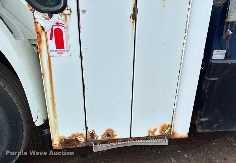 image for item MQ9519 2007 International 4400  refuse truck