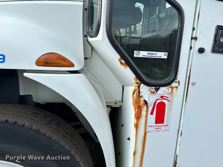 image for item MQ9519 2007 International 4400  refuse truck