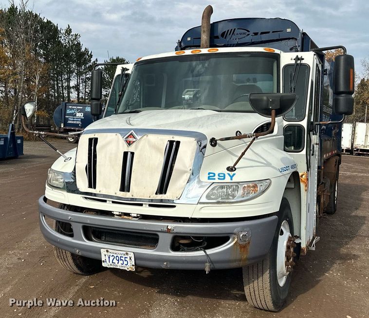 image for item MQ9519 2007 International 4400  refuse truck