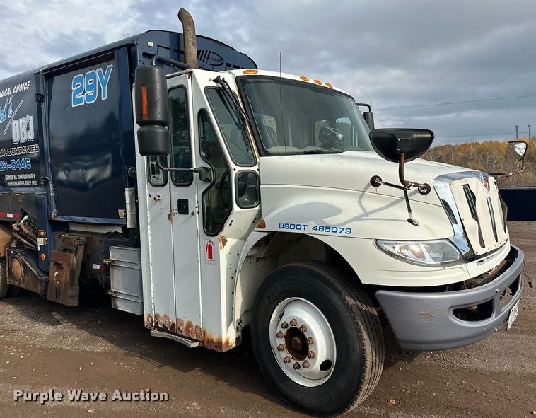 image for item MQ9519 2007 International 4400  refuse truck