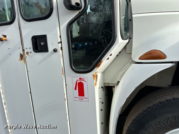 image for item MQ9519 2007 International 4400  refuse truck