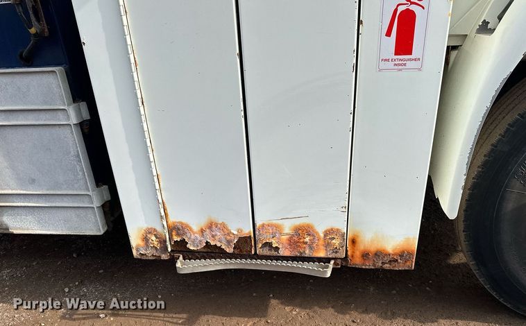 image for item MQ9519 2007 International 4400  refuse truck