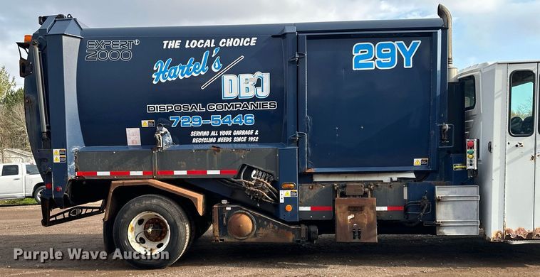 image for item MQ9519 2007 International 4400  refuse truck