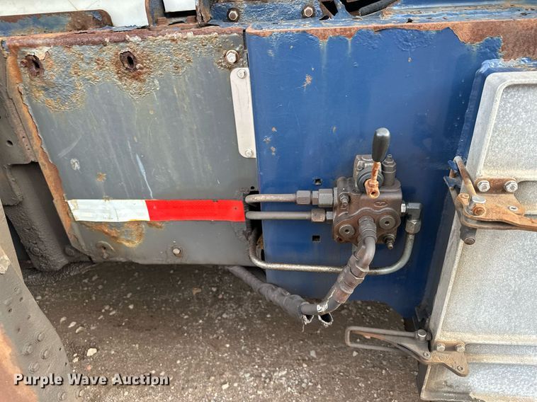 image for item MQ9519 2007 International 4400  refuse truck