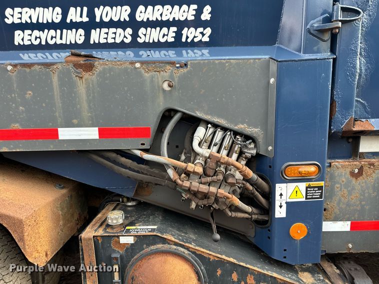 image for item MQ9519 2007 International 4400  refuse truck