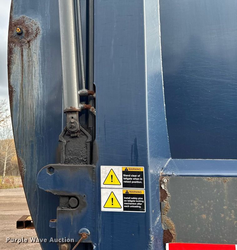 image for item MQ9519 2007 International 4400  refuse truck