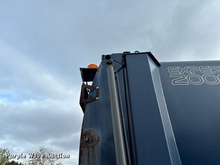 image for item MQ9519 2007 International 4400  refuse truck