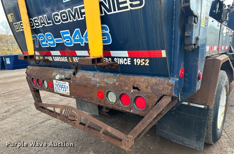 image for item MQ9519 2007 International 4400  refuse truck