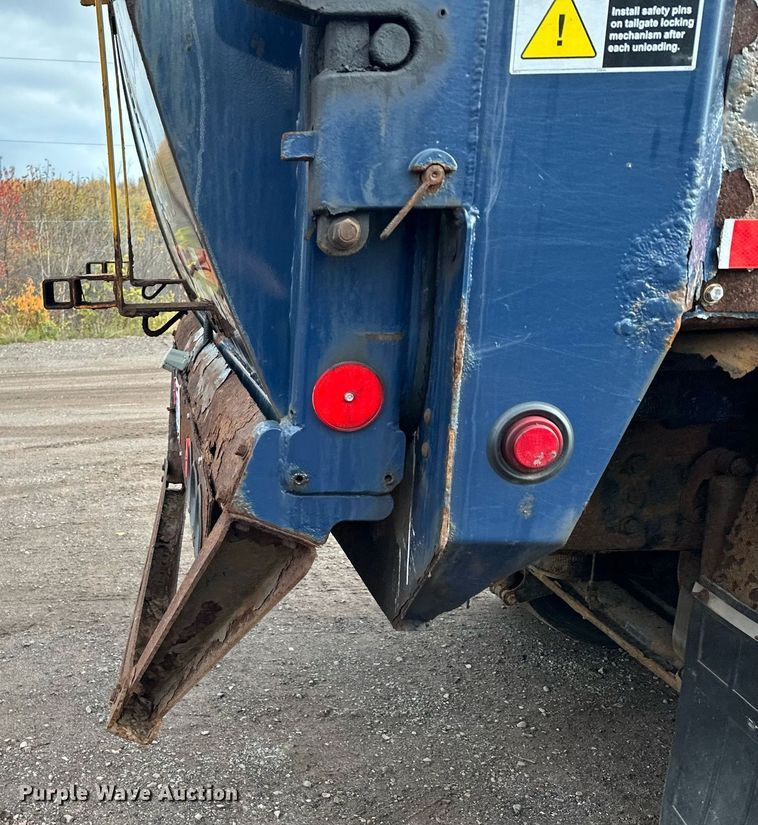 image for item MQ9519 2007 International 4400  refuse truck