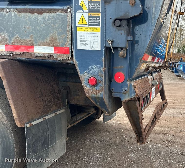 image for item MQ9519 2007 International 4400  refuse truck