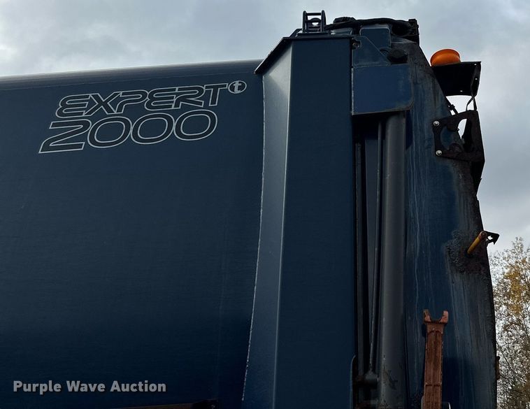 image for item MQ9519 2007 International 4400  refuse truck