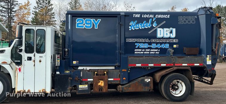 image for item MQ9519 2007 International 4400  refuse truck