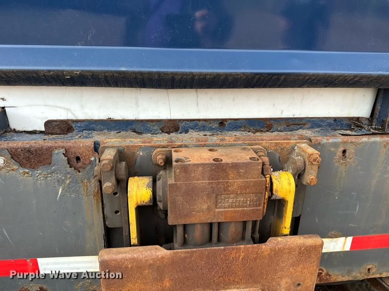 image for item MQ9519 2007 International 4400  refuse truck