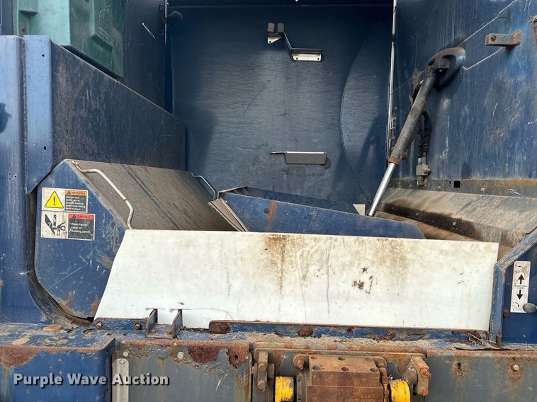 image for item MQ9519 2007 International 4400  refuse truck