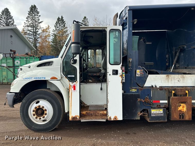 image for item MQ9519 2007 International 4400  refuse truck