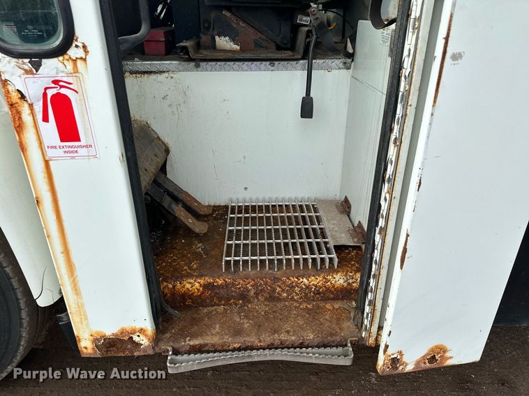 image for item MQ9519 2007 International 4400  refuse truck