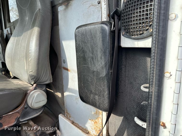 image for item MQ9519 2007 International 4400  refuse truck