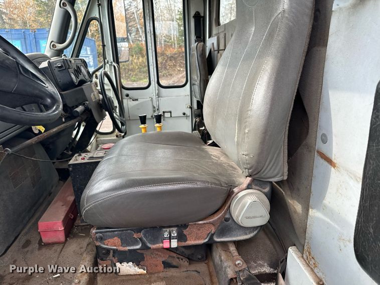 image for item MQ9519 2007 International 4400  refuse truck