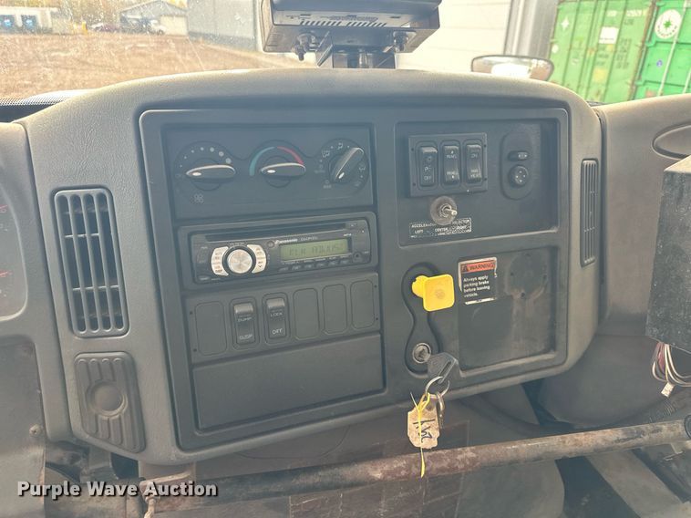 image for item MQ9519 2007 International 4400  refuse truck