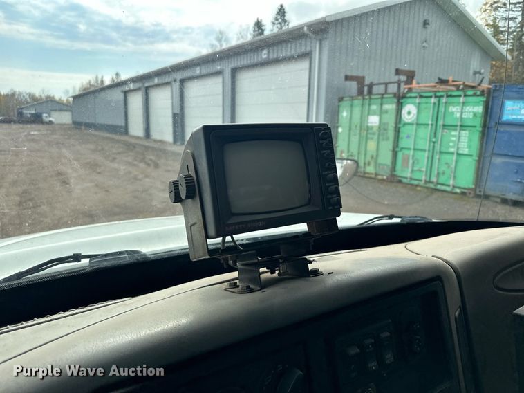 image for item MQ9519 2007 International 4400  refuse truck