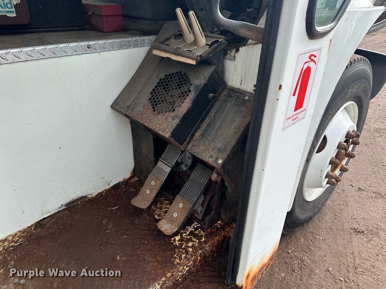 image for item MQ9519 2007 International 4400  refuse truck