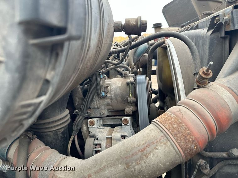 image for item MQ9519 2007 International 4400  refuse truck