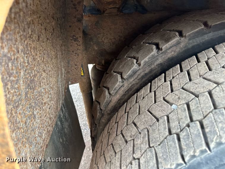 image for item MQ9519 2007 International 4400  refuse truck