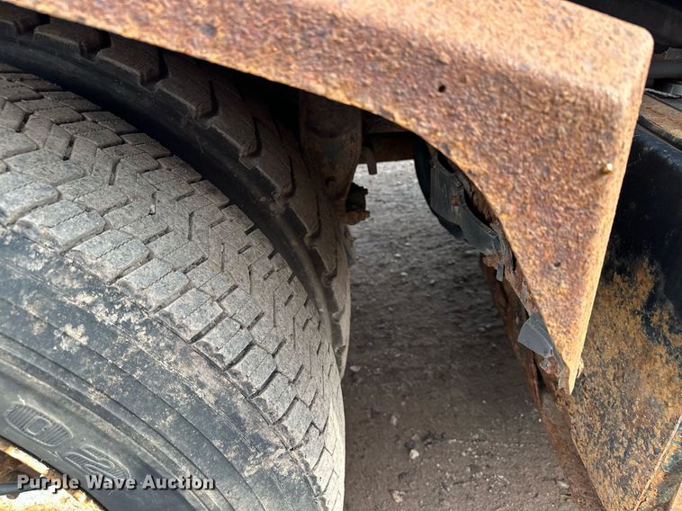 image for item MQ9519 2007 International 4400  refuse truck