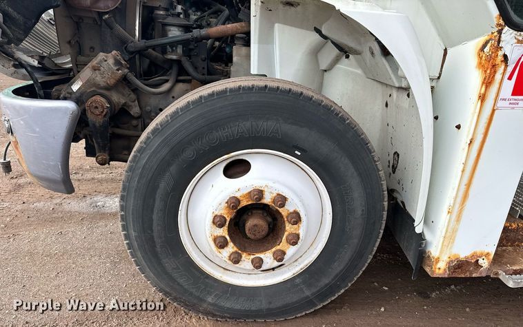 image for item MQ9519 2007 International 4400  refuse truck