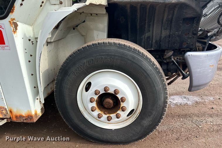 image for item MQ9519 2007 International 4400  refuse truck