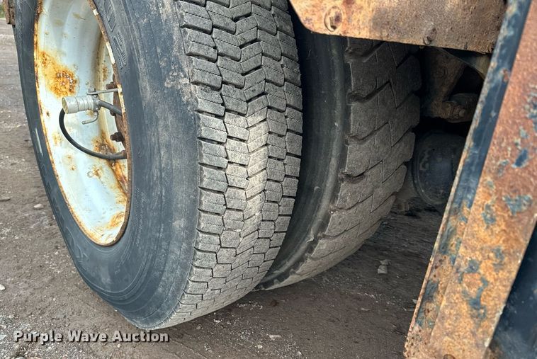 image for item MQ9519 2007 International 4400  refuse truck