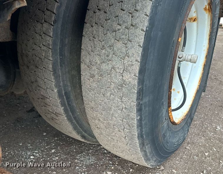 image for item MQ9519 2007 International 4400  refuse truck