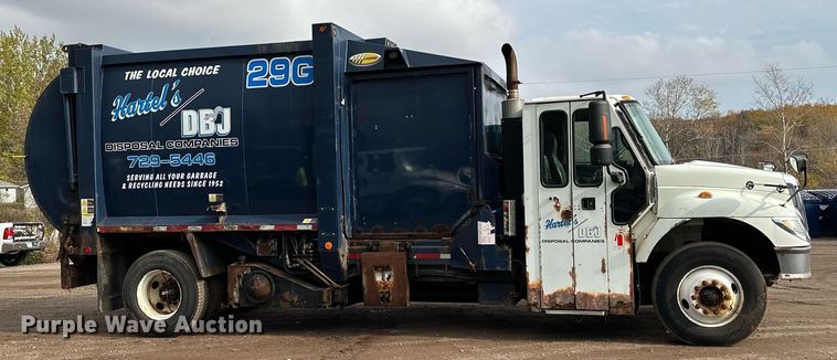 image for item MQ9520 2006 International 7400  refuse truck