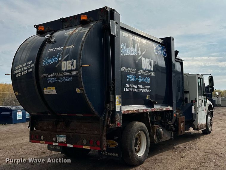 image for item MQ9520 2006 International 7400  refuse truck