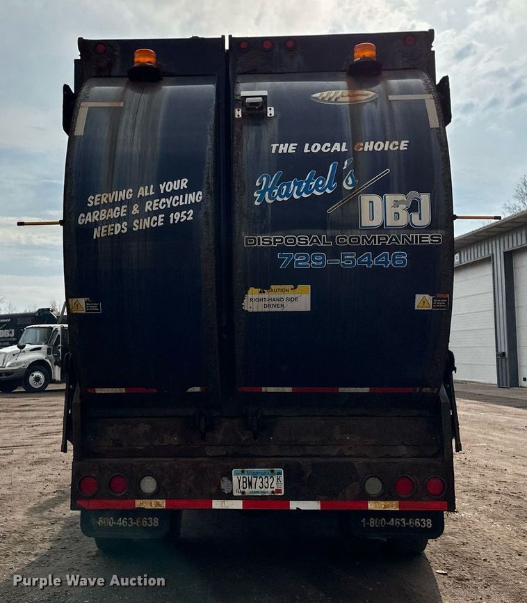 image for item MQ9520 2006 International 7400  refuse truck