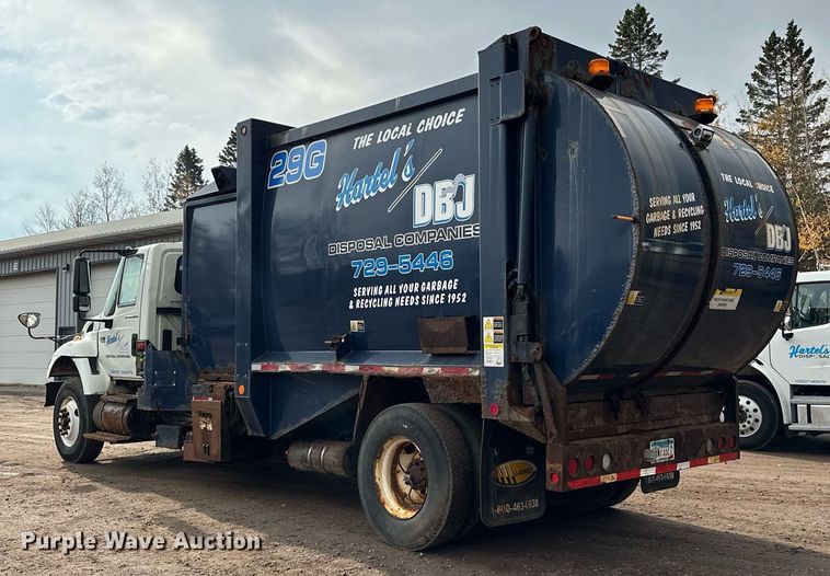 image for item MQ9520 2006 International 7400  refuse truck
