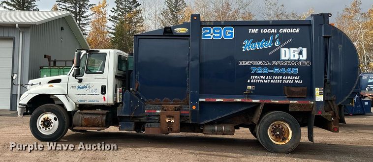 image for item MQ9520 2006 International 7400  refuse truck