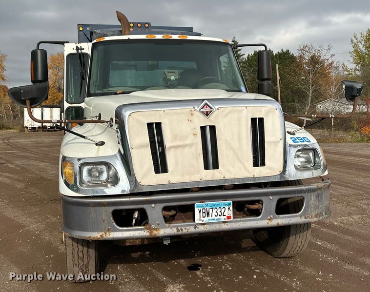 image for item MQ9520 2006 International 7400  refuse truck